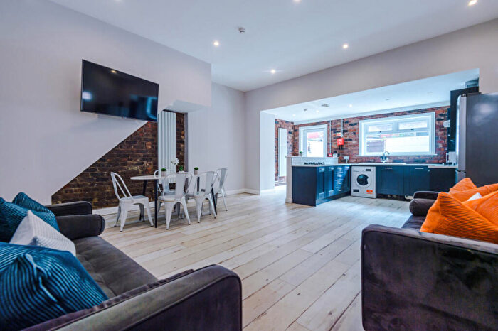 6 Bedroom Property To Rent In Esher Road, Liverpool, L6