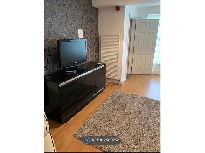 4 Bedroom Terraced House To Rent In Thornhill Road, Longwood, Huddersfield, HD3