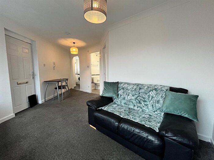 1 Bedroom Flat To Rent In Heron Street, Hulme, Manchester, M15