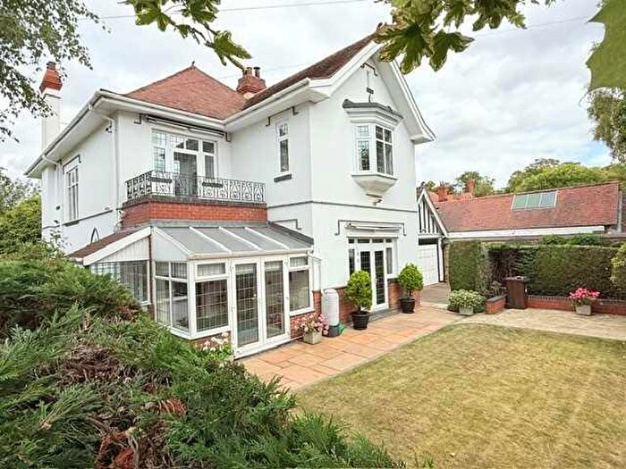 4 Bedroom Detached House For Sale In Bargate Avenue, Grimsby, DN32