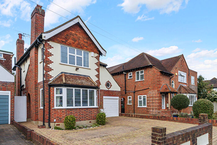 4 Bedroom Detached House For Sale In Woodlands Avenue, New Malden, KT3