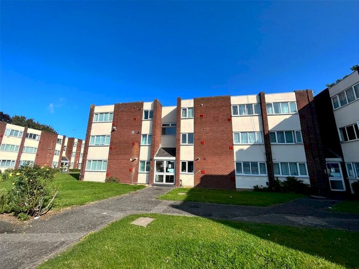 2 Bedroom Property To Rent In Sandown Close, Cranford, Hounslow, TW5