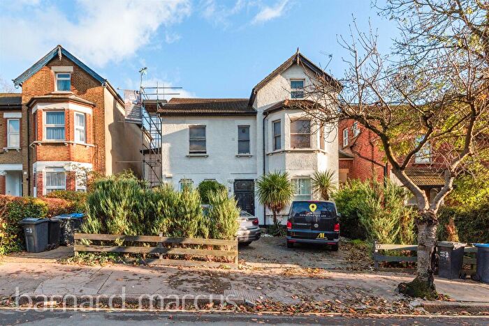 2 Bedroom Flat For Sale In Birdhurst Rise, South Croydon, CR2
