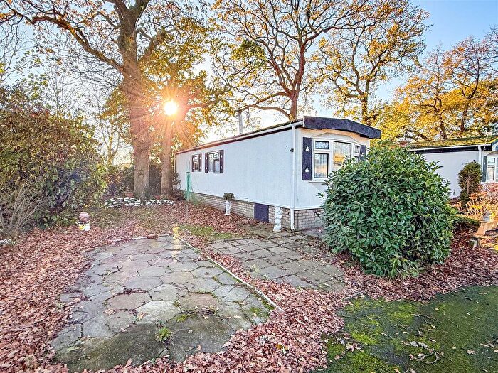 1 Bedroom Park Home For Sale In Jaywick Lane, Clacton-On-Sea, CO16