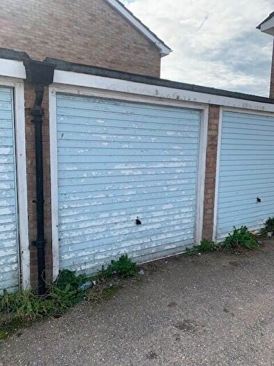 Garage / Parking To Rent In Park Gardens, BH23
