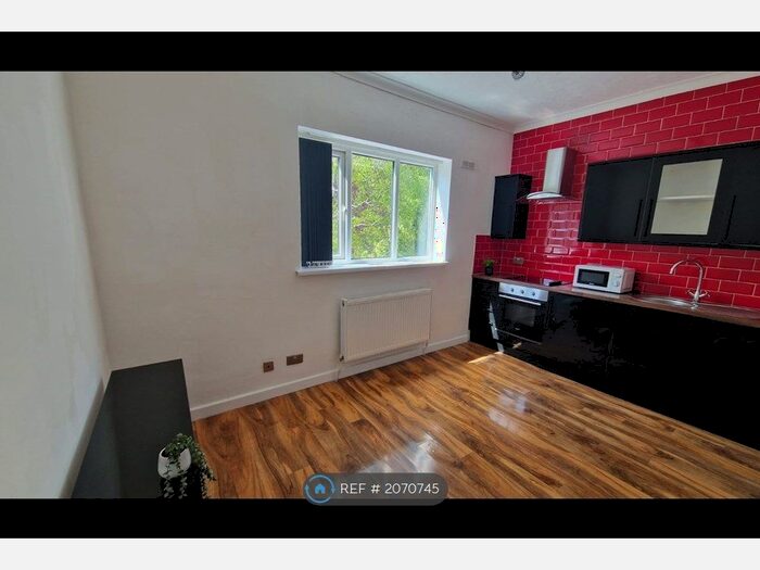 2 Bedroom Flat To Rent In Polygon Road, Manchester, M8