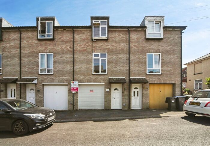 2 Bedroom Property For Sale In Fairfield Hill, Stowmarket, IP14