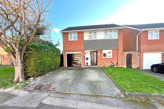 5 Bedroom Detached House For Sale In Waverley Avenue, Basingstoke, Hampshire, RG21