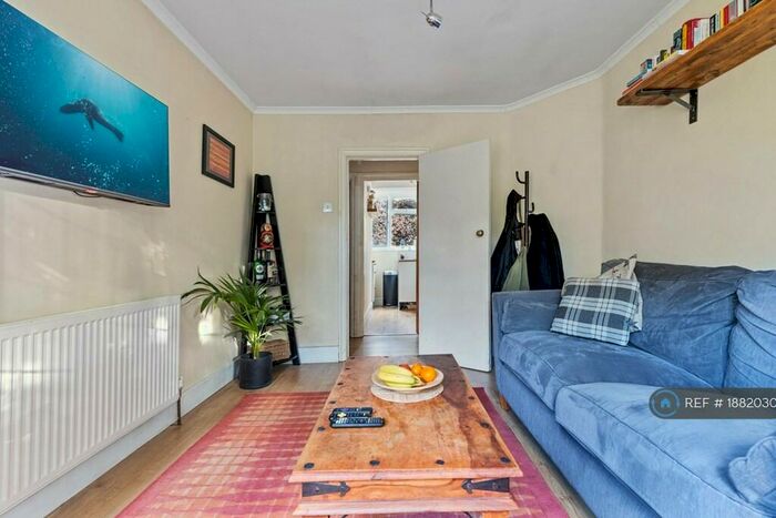 2 Bedroom Flat To Rent In Tudor Court, London, E17