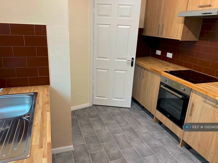 3 Bedroom Flat To Rent In Goldsworth Road, Woking, GU21