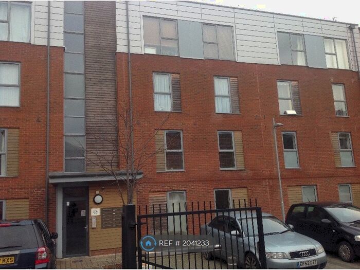 2 Bedroom Flat To Rent In Medway Drive, Tunbridge Wells, TN1