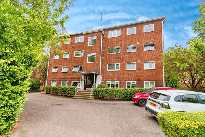 2 Bedroom Flat For Sale In Oakley Road, Southampton, Hampshire, SO16