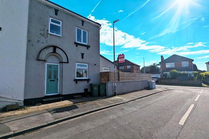 2 Bedroom End Of Terrace House For Sale In Mount Pleasant, Leeds, LS10