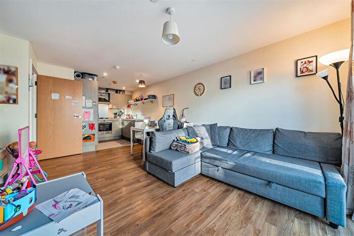 1 Bedroom Flat To Rent In Royal Gallery, Kingston Upon Thames, KT2