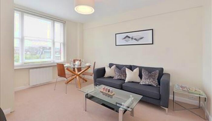 1 Bedroom Flat To Rent In Hill Street, London, W1J