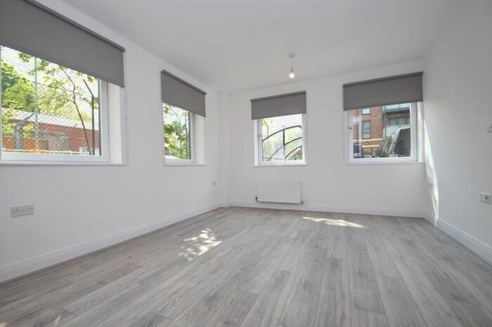 1 Bedroom Flat To Rent In Clearview House, Pinner Road, Northwood, HA6
