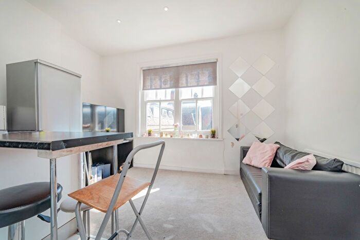 2 Bedroom Flat For Sale In Shirland Road, London, W9