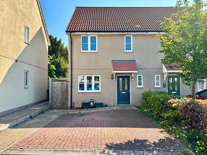 3 Bedroom Semi-Detached House For Sale In Vedelers Close, Wincanton, BA9