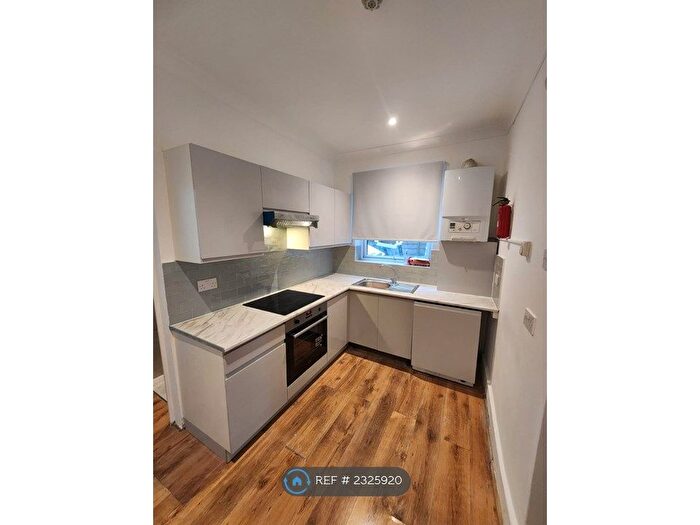 3 Bedroom Flat To Rent In Windus Road, London, N16