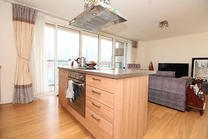 2 Bedroom Flat To Rent In Panoramic Tower, Hay Currie Street, London, E14