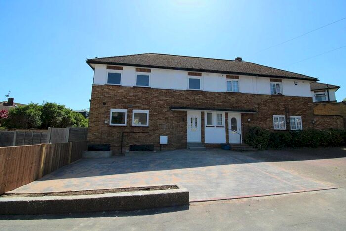 3 Bedroom Semi-Detached House To Rent In Shillitoe Avenue, Potters Bar, EN6