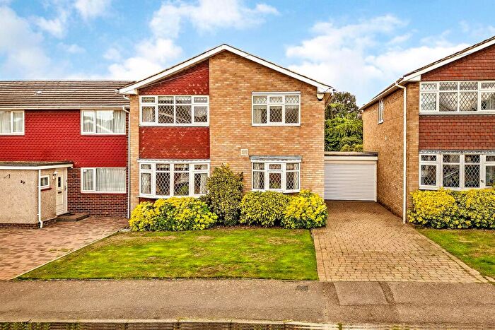 4 Bedroom Link Detached House For Sale In Woolhampton Way, Chigwell, IG7