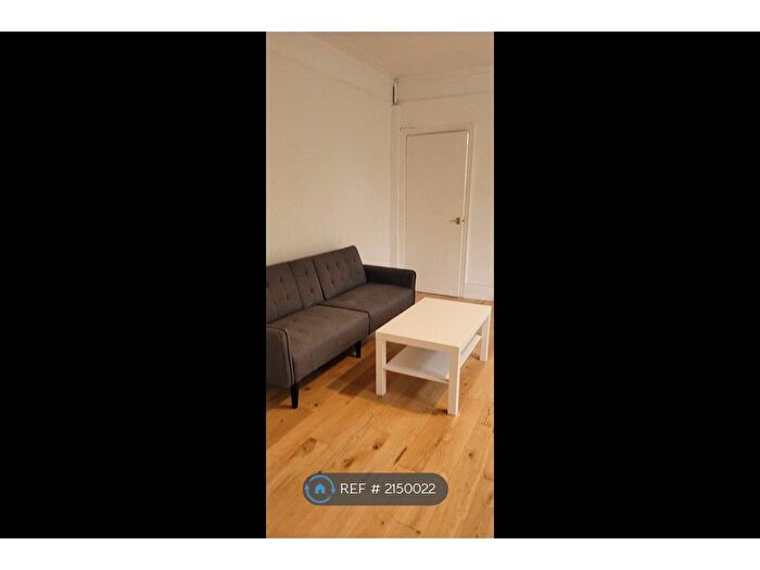 1 Bedroom Flat To Rent In St. Stephens Road, Hounslow, TW3