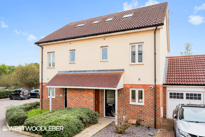 4 Bedroom Semi-Detached House To Rent In Sorbus Road, Broxbourne, EN10