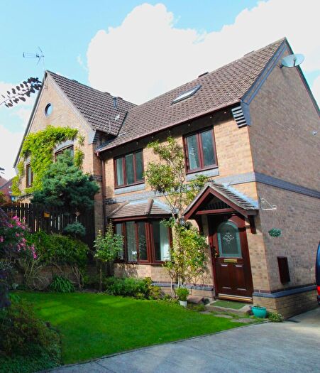 3 Bedroom Apartment To Rent In Oaklands Way, SO45