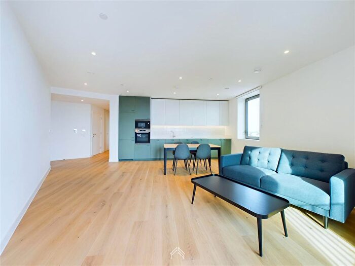 2 Bedroom Flat To Rent In Ferry Island, London, N17