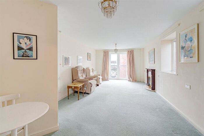 1 Bedroom Apartment For Sale In Union Place, Worthing, BN11
