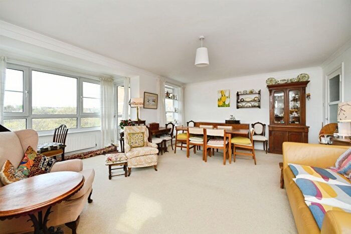 2 Bedroom Flat For Sale In Greenacres, Brighton, BN1