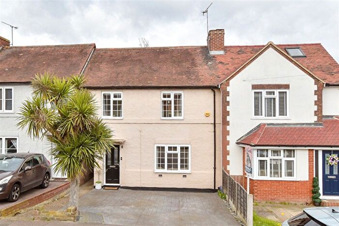 4 Bedroom Terraced House For Sale In Hawthorn Road, Strood, Rochester, Kent, ME2