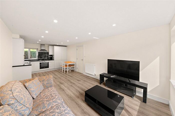 1 Bedroom Flat To Rent In Swakeleys Road, Ickenham, Uxbridge, UB10