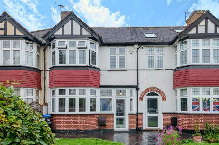 3 Bedroom Flat To Rent In Stokes Road, Croydon, CR0