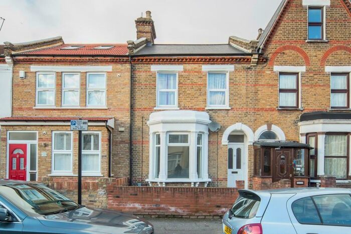 2 Bedroom Apartment To Rent In Godwin Road, Forest Gate, E7