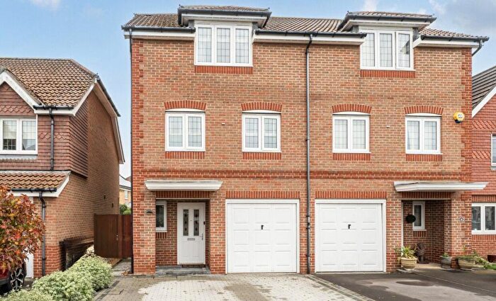 3 Bedroom Parking For Sale In Tiger Moth Close, Lee-on-the-Solent, Hampshire, PO13