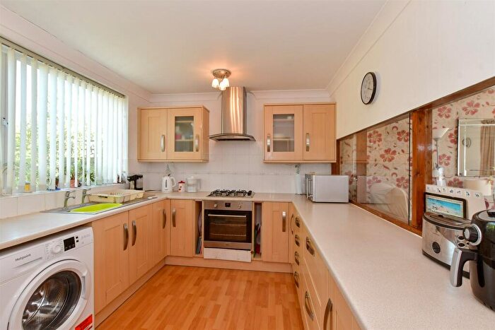 3 Bedroom End Of Terrace House For Sale In Elmhurst Drive, Hornchurch, Essex, RM11