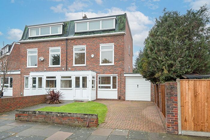 4 Bedroom Semi Detached House For Sale In York Avenue, London, SW14