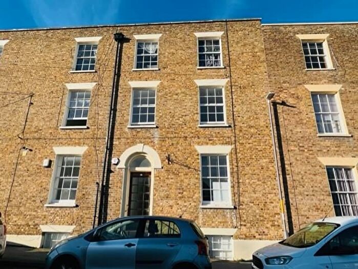 3 Bedroom Flat To Rent In Chapel Place Lane, Ramsgate, CT11