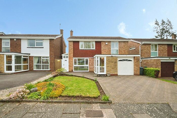 3 Bedroom Detached House For Sale In Porters Croft, Birmingham, B17