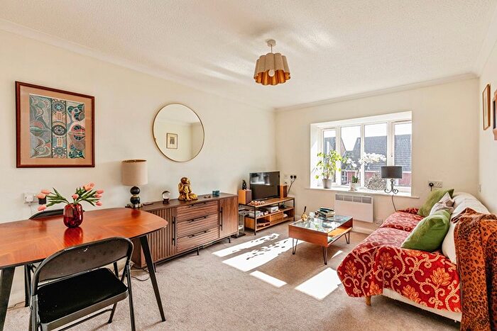 2 Bedroom Flat For Sale In Clockhouse Mews, Bristol, Avon, BS20