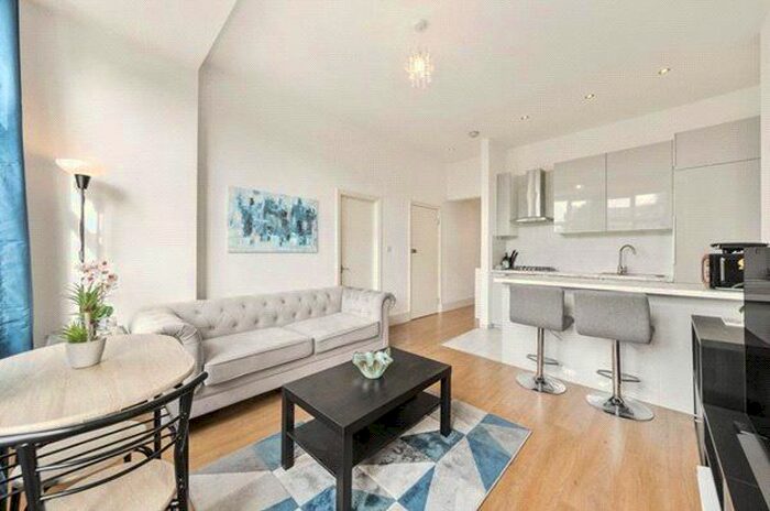 2 Bedroom Flat To Rent In Emanuel Avenue, London, W3