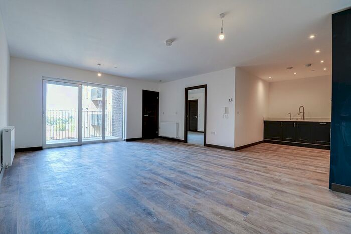 2 Bedroom Flat To Rent In Victoria Avenue, Southend-On-Sea, SS2