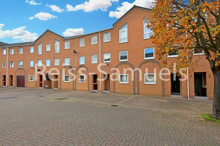 5 Bedroom Town House To Rent In Cyclops Mews., Canary Wharf, E14