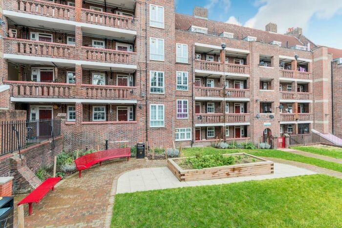 1 Bedroom Flat To Rent In Dog Kennel Hill Estate London, SE22