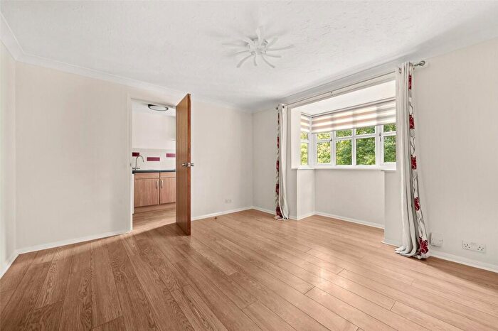 1 Bedroom Apartment For Sale In Townsend Close, Bracknell, Berkshire, RG12