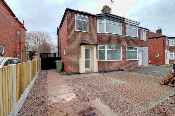 3 Bedroom Semi-Detached House To Rent In Charnley Road, Beaconside, Stafford, ST16