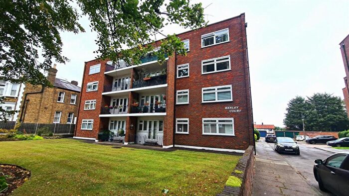 2 Bedroom Flat For Sale In Henley Court, Chase Side, Southgate, N14