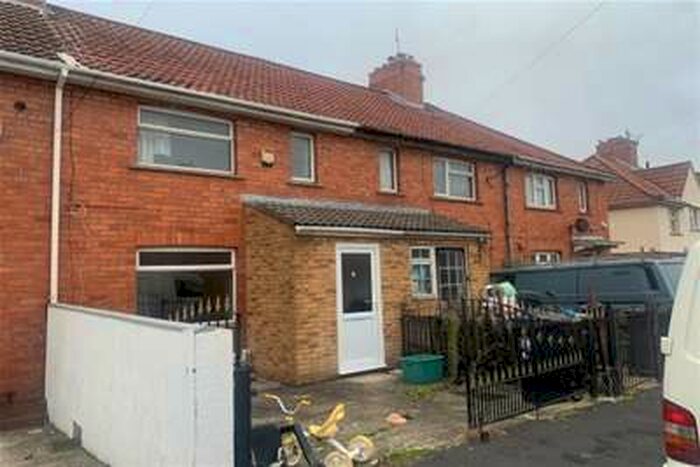 3 Bedroom House To Rent In Ilminster Avenue, BS4